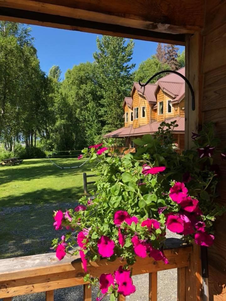 Susitna River Lodging, Riverside Cabins Talkeetna Exterior photo